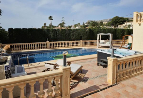 Luxury Villa - pool, hot tub, aircon, TVs, home cinema, office, Gbit Internet, sports equipment